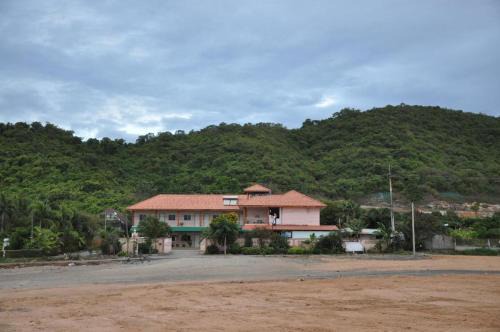 Sattahip Hotel | Wattana Hill Resort