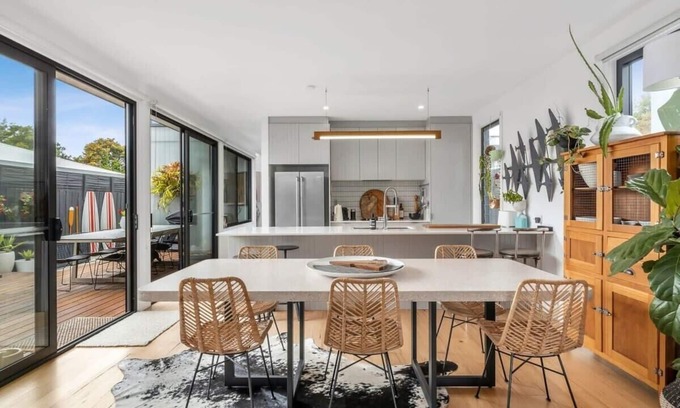 Barwon Heads Casa | Wattlebird Hideaway: Pet Friendly, 250m to River