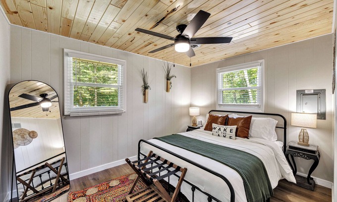 Lakewood Cabaña | Waubee Lake remodeled cozy cottage on ATV trails!