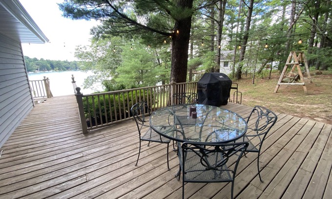 Wautoma Cabaña | Wautoma lakefront cottage 3 bd/3 ba, 10 mins from ski hill