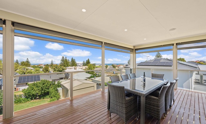 Moana Casa | Wauwa-ana ~ Moana - Sumptuous Holiday Abode in the Heart of Moana