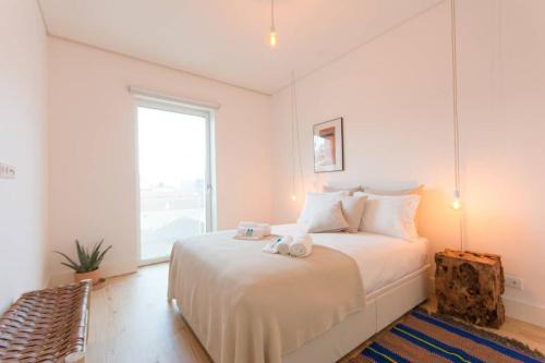 Sao Paulo Apartamento | Wave of Light in Lisbon by Innkeeper