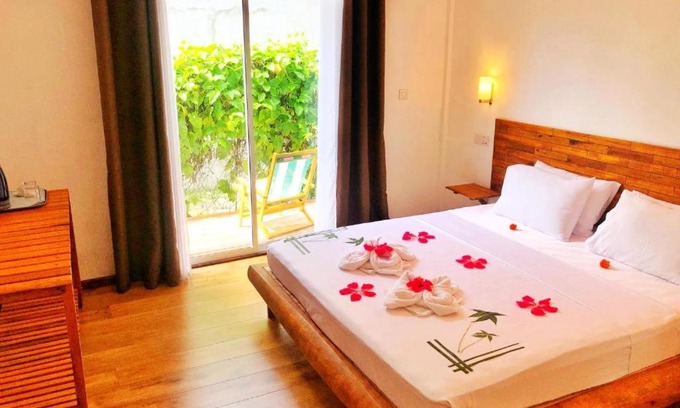 Felidhoo Casa | Wave Retreat