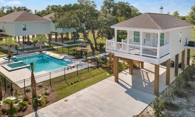 Waveland Casa | Waveland Beach Cottage 215