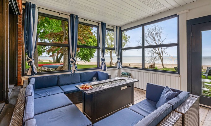 Waverly Beach Cabaña | Waverly Place – Waterfront Beauty-Sleeps 8-Lovely Screened in Porch