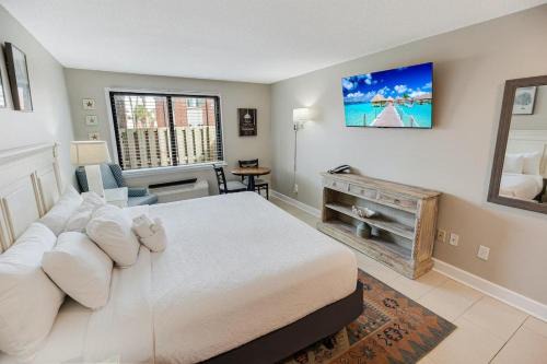 Litchfield by the Sea Apartamento | Waves and Breezes 1st Floor Resort View King Room