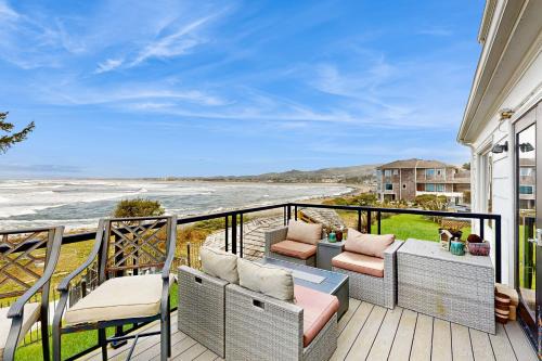 Seaside Casa | Waves On The Rocks