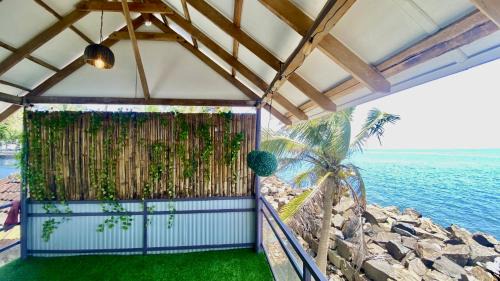 Kochi Casa | Waves Seafront home