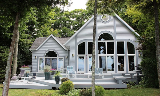 Manistee Casa | Wavesong Cottage: Encaramado en el lago Michigan entre Ludington y Manistee