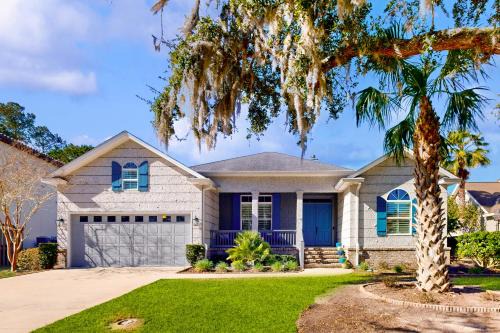 St. Simons Island Casa | Waving Sea Palms
