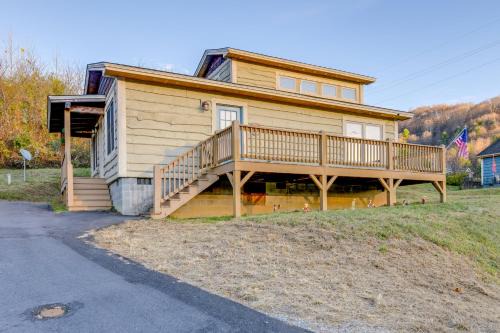 Waynesville Casa | Waynesville Cabin Rental with Mountain Views