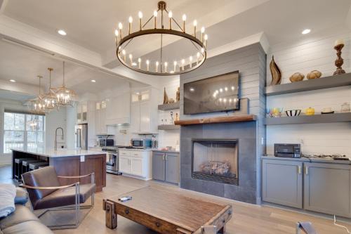 Clyde Casa | Waynesville House Fire Pit and Mountain Views!
