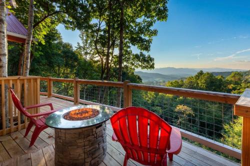 Waynesville Casa | Waynesville Romantic Hideaway with Private Hot Tub