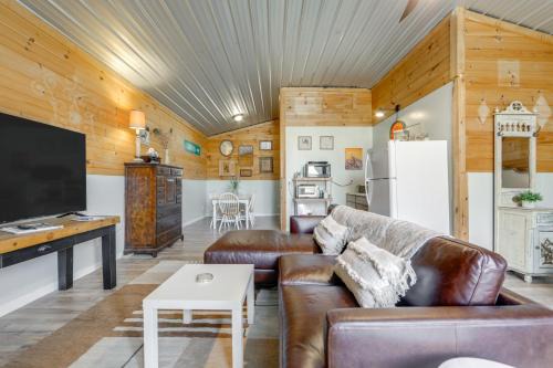 Waynesville Apartamento | Waynesville Studio with Fire Pit and Mountain Views!