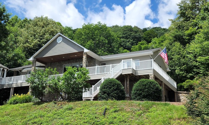 Walker-In-the-Hills Casa | Waynesville Sunrise! Hermosas vistas panorámicas desde 4,200 pies