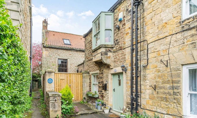 Staindrop Cabaña | WAYSIDE COTTAGE, pet friendly, country holiday cottage in Staindrop