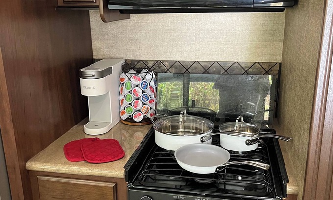 Sylva Casa | “WCU Glamper” 2-bedroom RV one mile from Western Carolina University