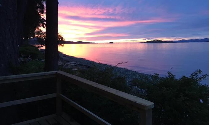 Regional District of Nanaimo Cabaña | Shoregrove Cottage en la playa!