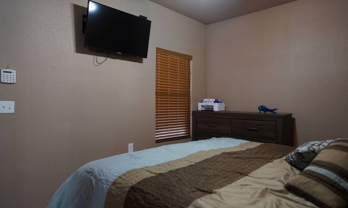 Alamogordo Casa | We offer discounted rates for Holloman AFB TDY/ other 6 month or more tenants.