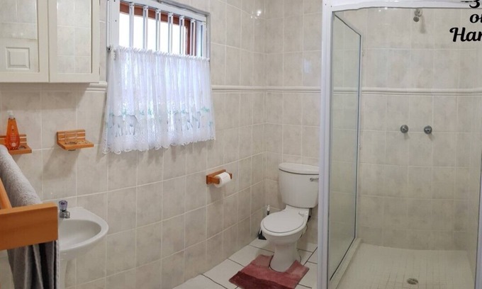 Port Elizabeth Cabaña | Proporcionamos estacionamiento seguro y protegido