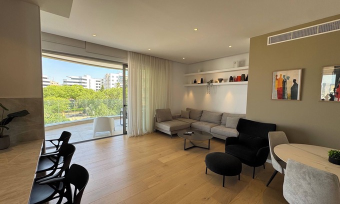 Acropolis Apartamento | WealthyStays Parkside Residence