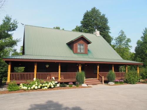 Thompsonville Casa | Weatherwood - Gorgeous Luxury Cabin With Spa!