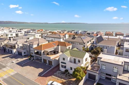 Calypso Beach Casa | Weaver Manor On Calypso by Host Agents