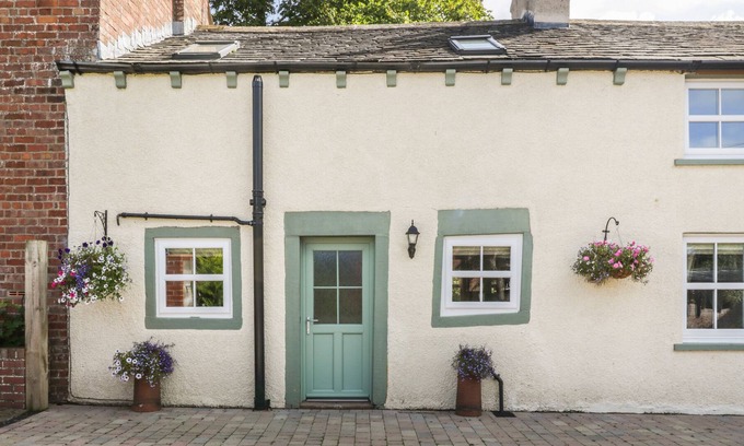 Carlisle Cabaña | WEAVERS COTTAGE, pet friendly, with open fire in Burgh By Sands