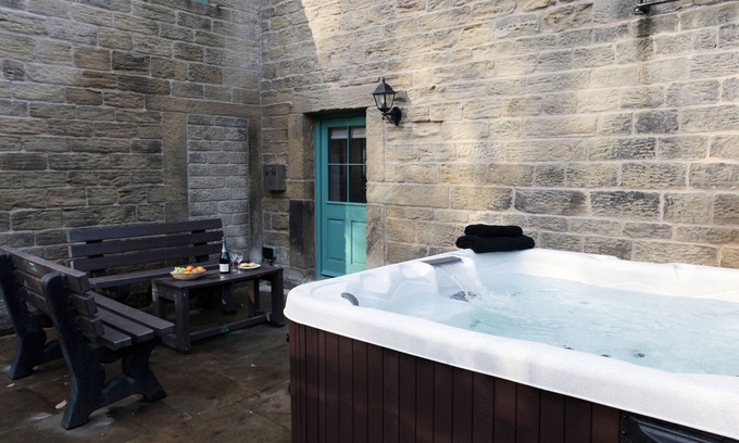 Millhouse Green Cabaña | Weavers Cottage - sleeps 8 guests in 4 bedrooms