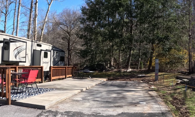 Pittman Center Alquiler De RV | Webb Creek Camper Lot – Smoky TN