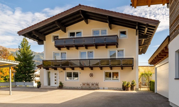 Hollersbach im Pinzgau Apartamento | Weberbauer by Interhome