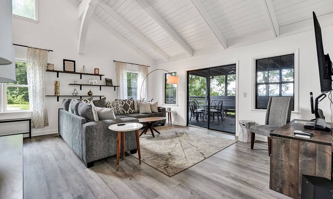 Sewanee Casa | Weblon's Retreat - Incredible Bluff View and Peaceful Woods