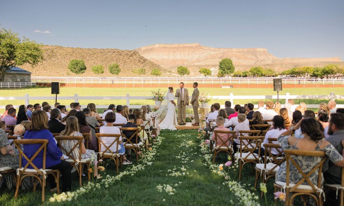 Toquerville Casa | Wedding Venue~Desert Mansion~Sleeps 46~Pool~Views~Reunions