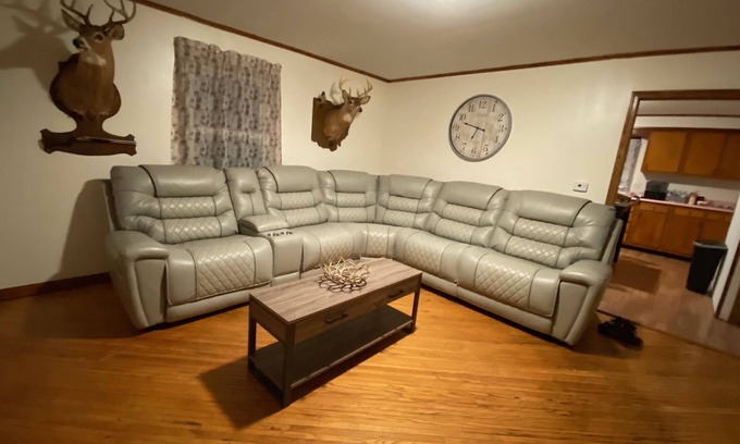 Portland Casa | Weddle Lodging & Outfitters Pink house