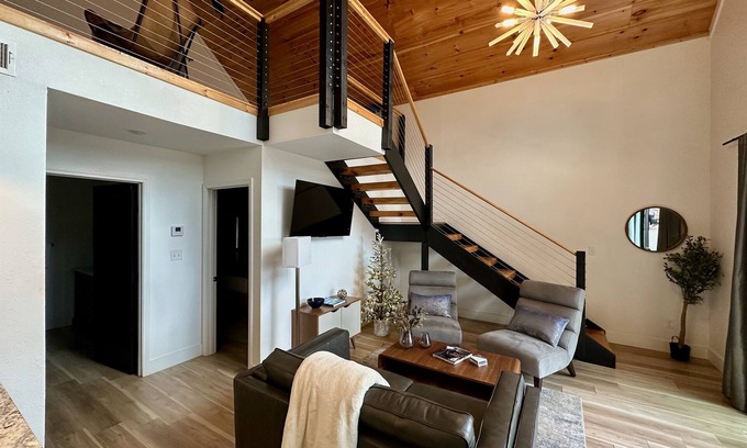 Gatlinburg - Pigeon Forge Cabaña | Weekday Special as Low as $99 - 2