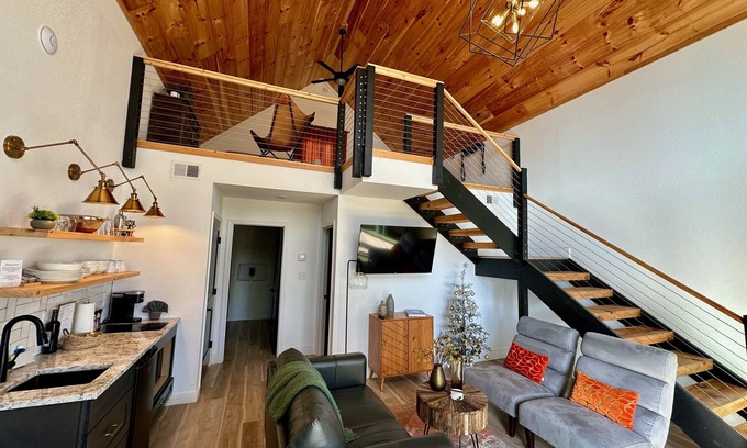 Gatlinburg - Pigeon Forge Cabaña | Weekday Special as Low as $99 - 3