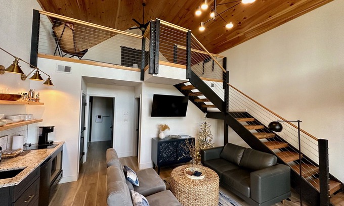 Gatlinburg - Pigeon Forge Cabaña | Weekday Special as Low as $99 - 5