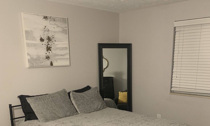 Kettering Apartamento | Weekend Eclipse Special!! This Weekend Only Great View !! Great View!!