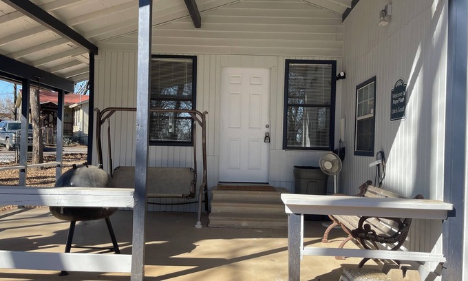 Pottsboro Casa | Weekend getaway blocks from Lake Texoma. Boat Launch 4 blocks -Pet Friendly