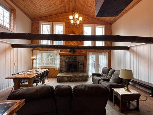Guys Mills Casa | Weekend Getaway, Family vacation comfort cabin