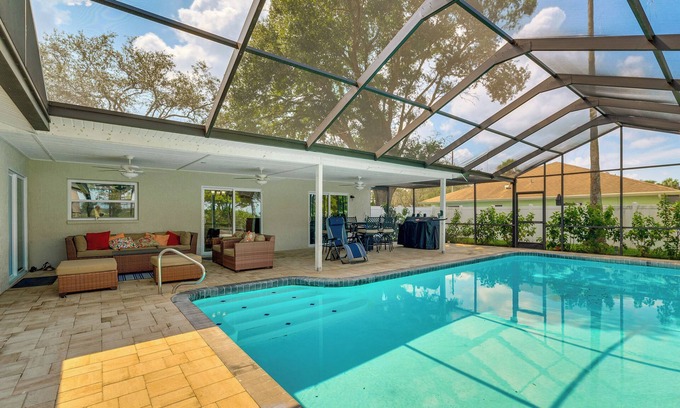 Spring Hill Casa | Weeki Lake Home w/ Heated & Cooled Pool, By Disney
