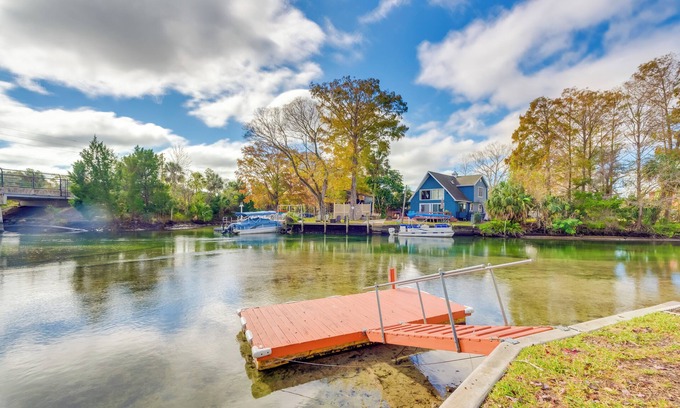 Weeki Wachee Gardens Casa | Weeki Wachee River Home on Main River by Park!