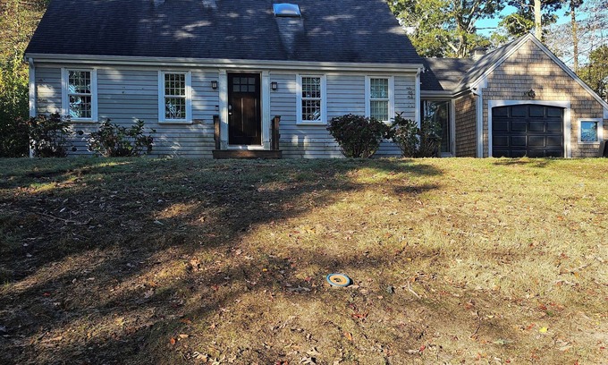 Harwich Center Casa | Weekly 4-bedroom house in marvelous Harwich with AC, WiFi.