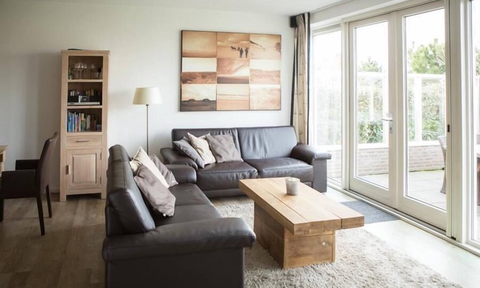 Ameland Apartamento | Weidevilla XXL con 16 camas, 2 cunas, 2 saunas y 4 baños.