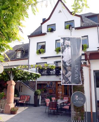 Mesenich Casa | Wein- und Gästehaus M. Bai
