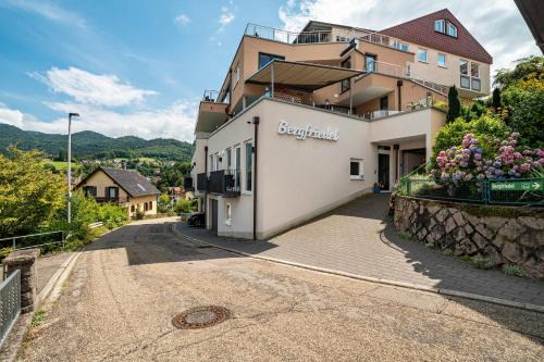 Buehlertal Casa | Wein- und Klimahotel Bergfriedel
