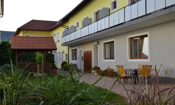Podersdorf am See Casa | Weingut & Gästehaus Dombi Weiss
