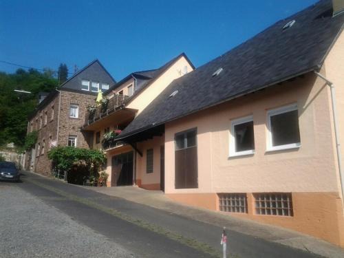 Briedel Casa | Weingut-Gästehaus Karl Otto Nalbach