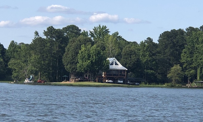 Cedar Bluff Casa | Weiss Lake Couples Getaway On A Private Point