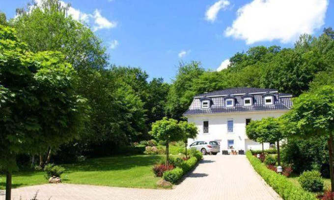 Bad Suderode Apartamento | Weisses-Haus-am-Kurpark-Fewo-Gartenblick